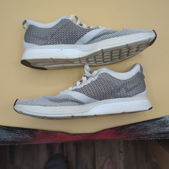 Nike Zoom Strike Vast Grey Lightweight Running Shoes Womens Size 8 - Picture 10 of 10